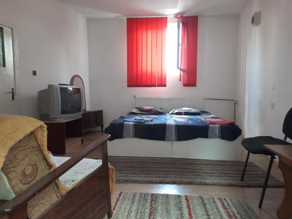 CAMERA CU BAIE si Curte-CENTRU ISTORIC Bed & Breakfast Brașov Exterior foto